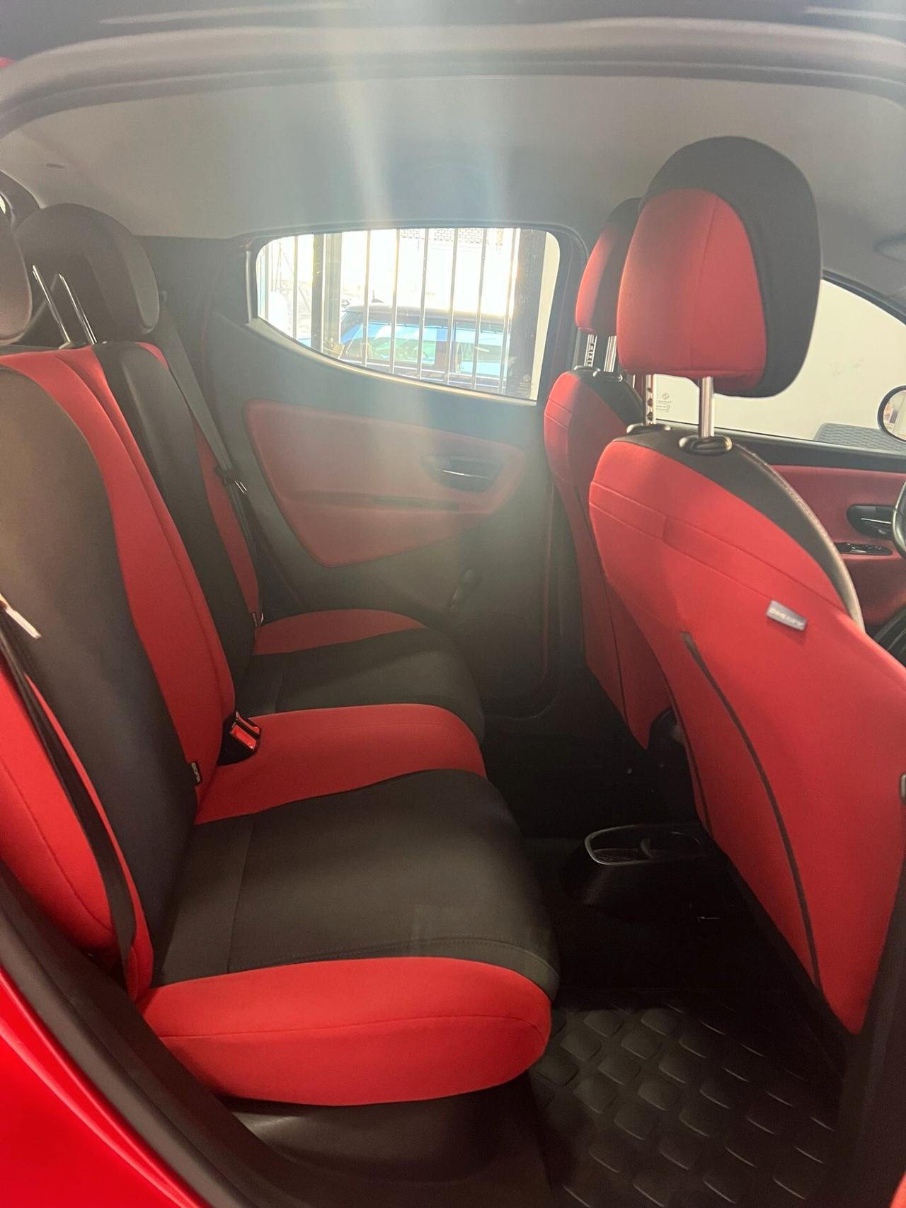 Lancia Ypsilon 1.2 69 CV 5 porte S&S Black&Red