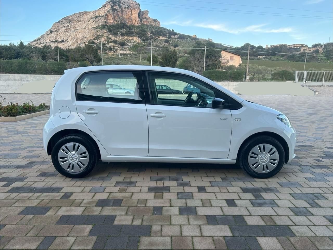 Volkswagen up! 1.0 75 CV 5p. high up!