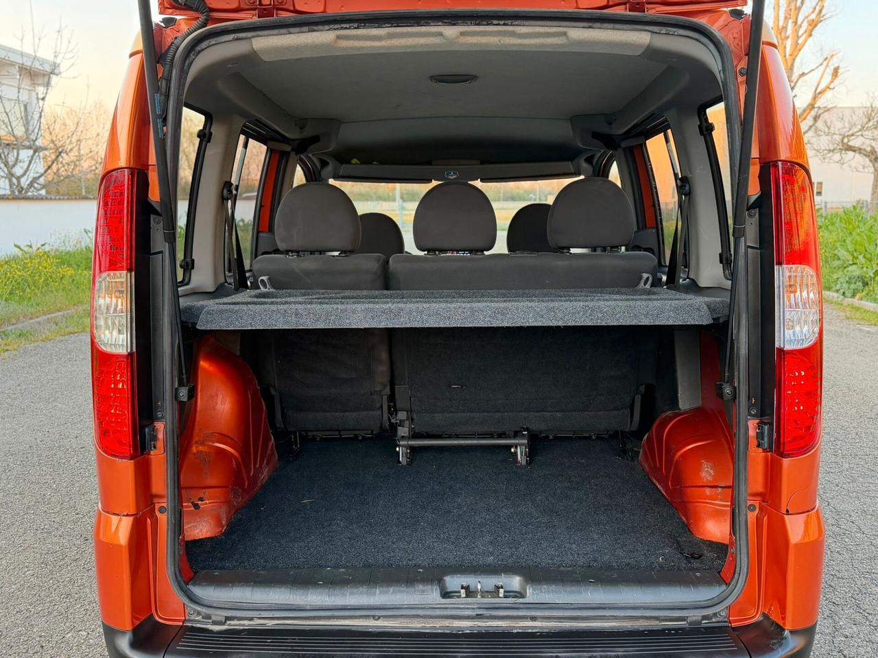 Fiat Doblo 1.9 MJT 105 CV Passo Lungo 5 posti