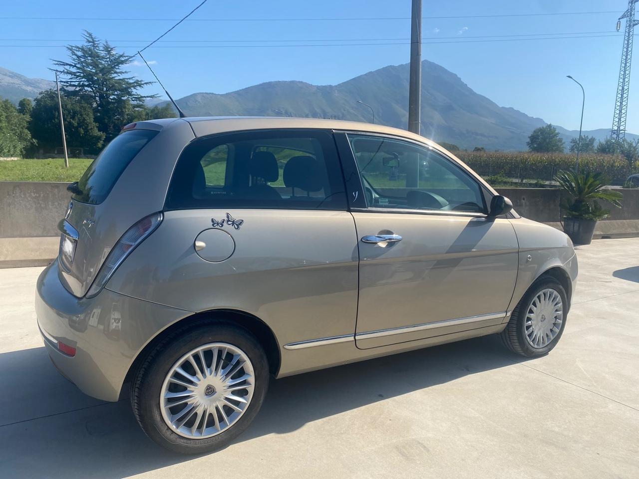 Lancia Ypsilon 1.3 MJT 75 CV Platino