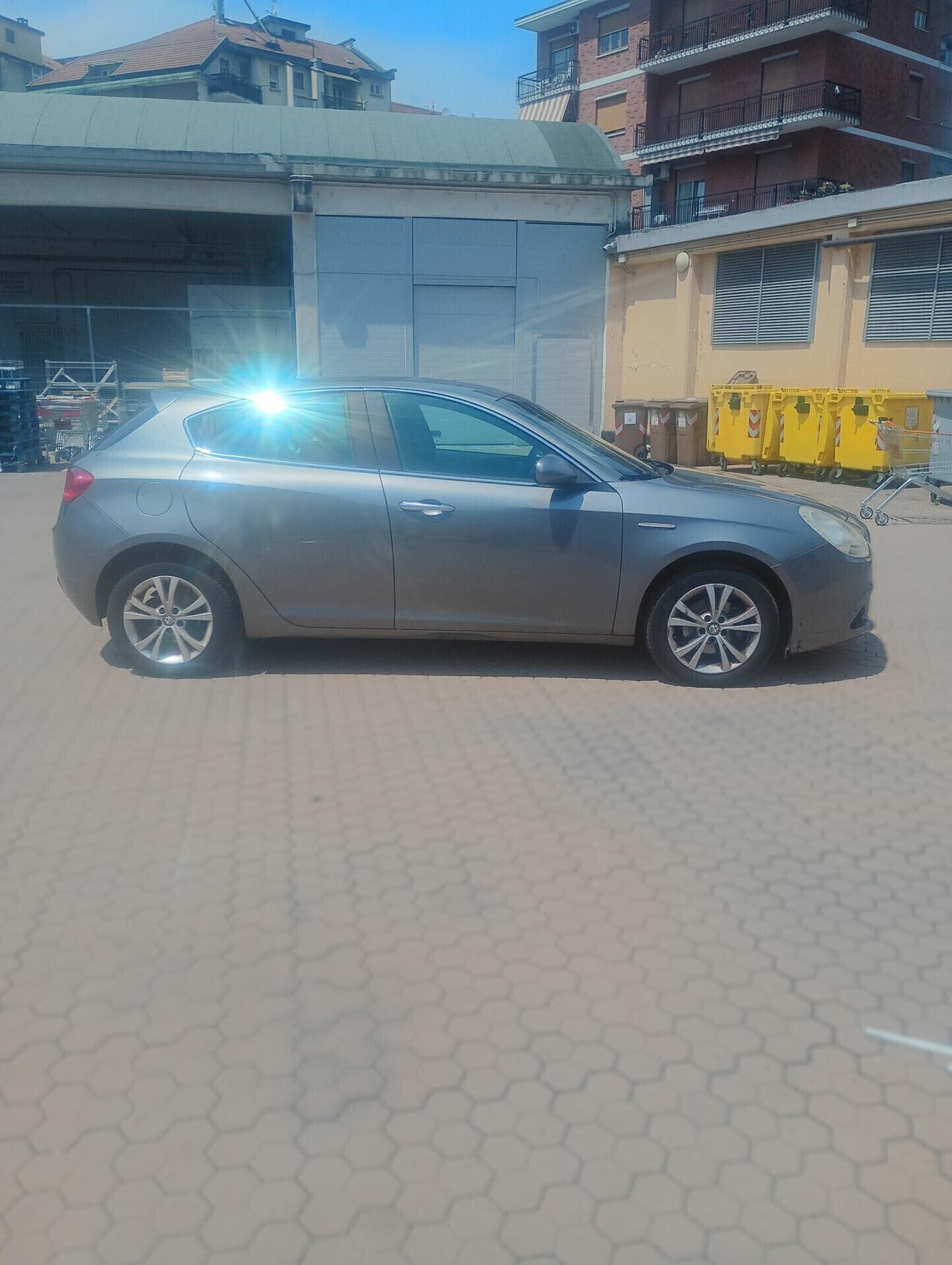 Alfa Romeo Giulietta - APERTI AD AGOSTO