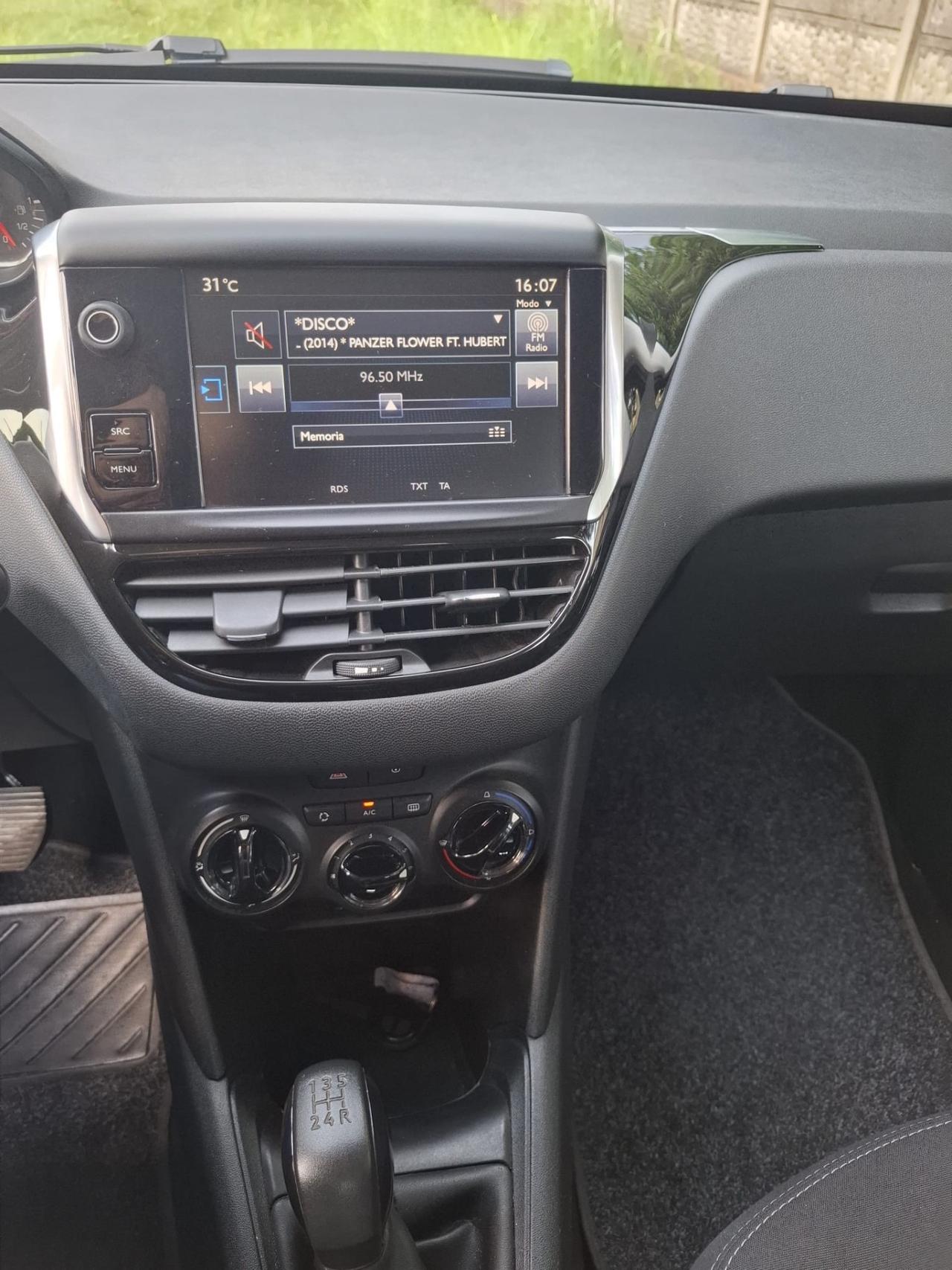 Peugeot 208 1.4 HDi 68 CV 5 porte Allure