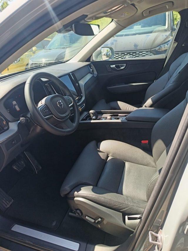 VOLVO XC60 B4 (d) AWD automatico Ultimate Dark