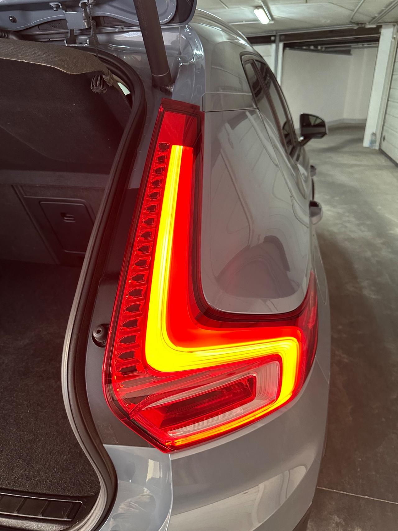 Volvo XC40 D3 2.0 150CV AUT/TETTO/LED/PELLE