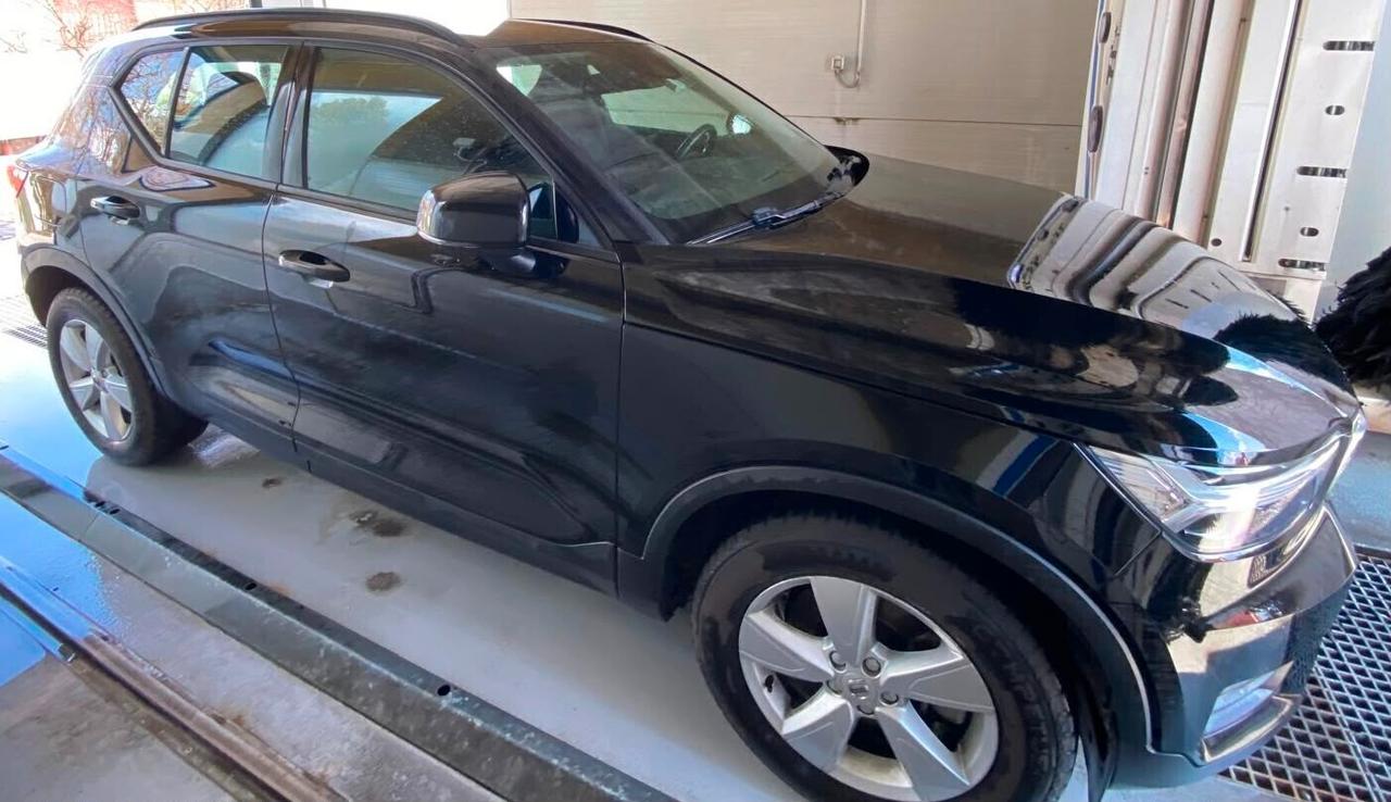 Volvo XC40tdi-4x4-150 cv- 2000cc-140000km-anno 2020-accessoriato-unico proprietario-stato seminuovo