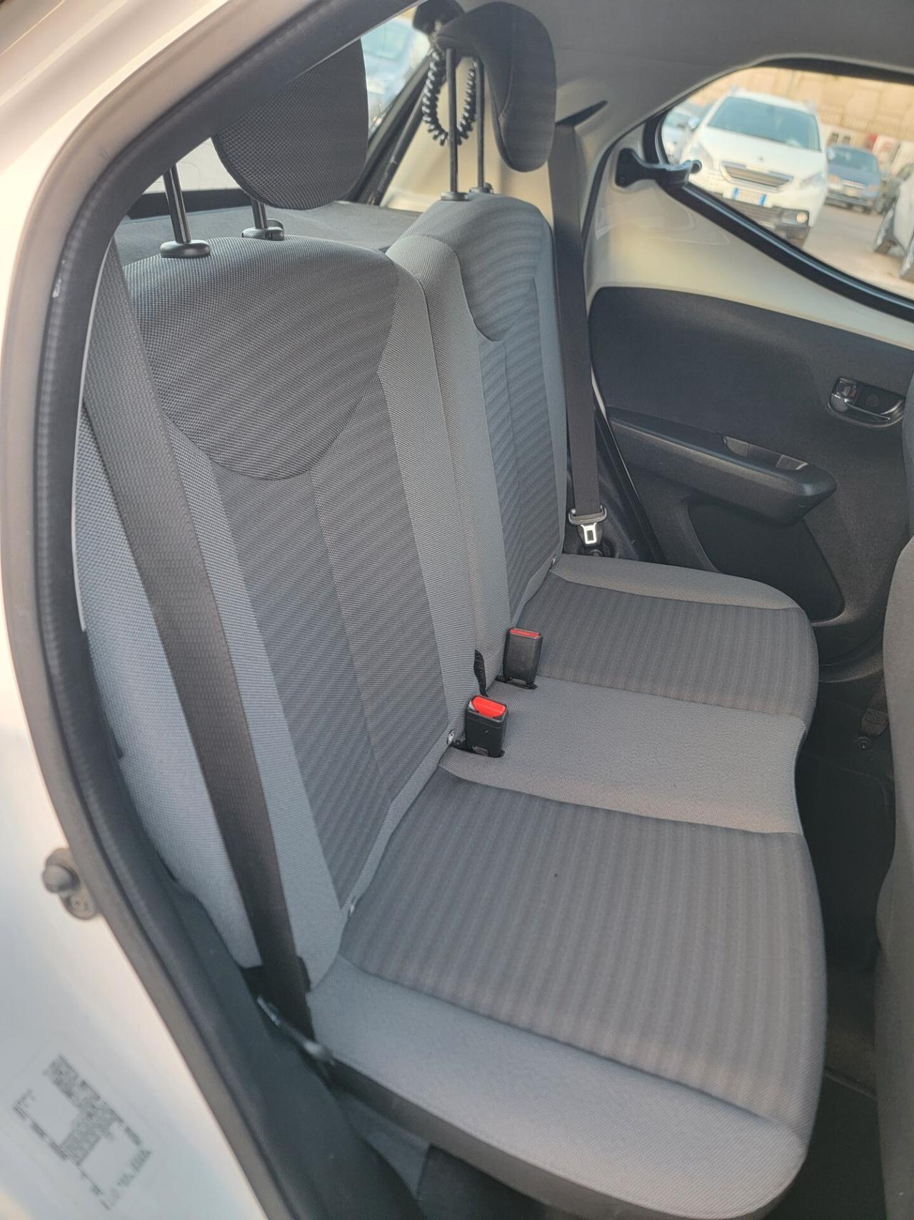 Toyota Aygo Connect x-play MMT 51 mila km! Garanzia