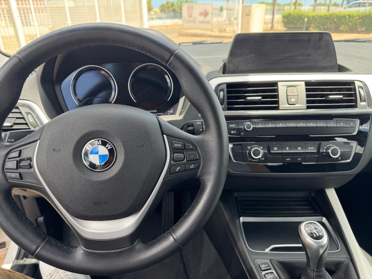 Bmw 116 116d 5p. Urban