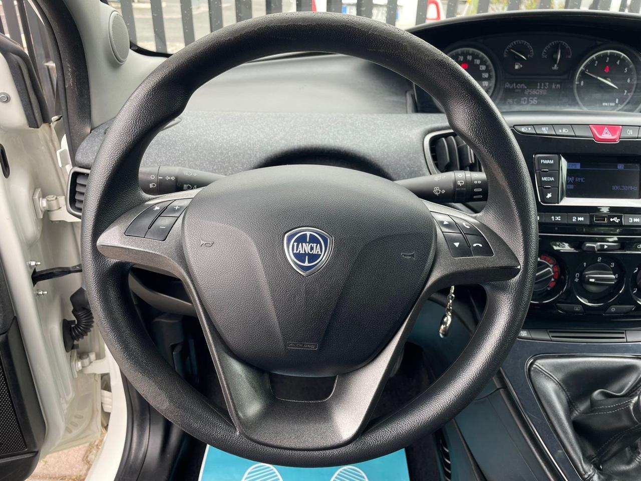 Lancia Ypsilon 1.2 69 CV 5 porte Elefantino Blu