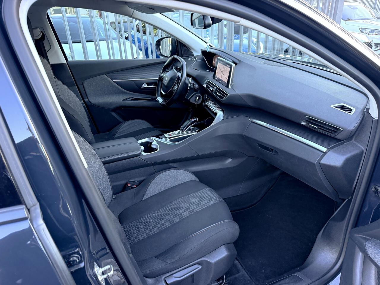 Peugeot 3008 BlueHDi 130 S&S EAT8 Business