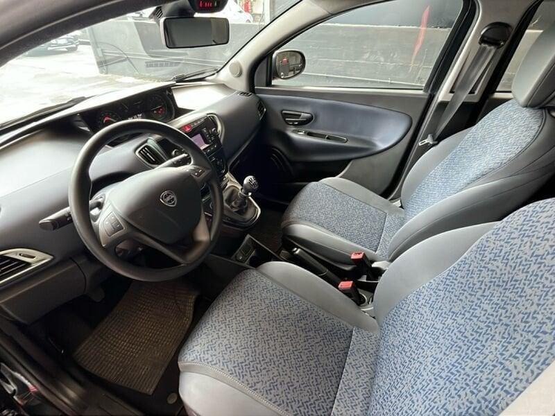 Lancia Ypsilon 1.0 FireFly 70cv Hybrid Silver