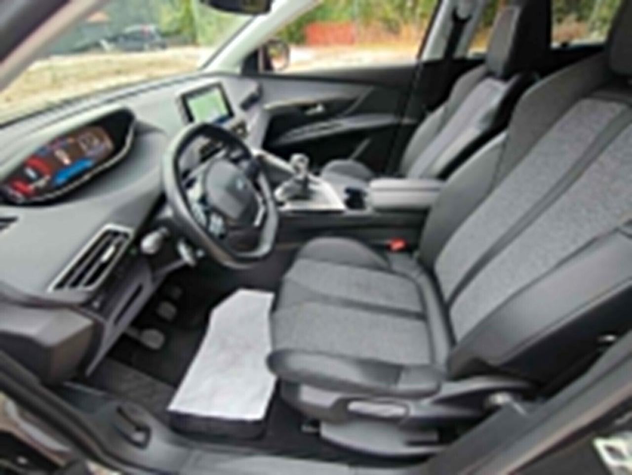 Peugeot 5008 1.5 bluehdi Allure S&S 7 posti 4 GOMME NUOVE
