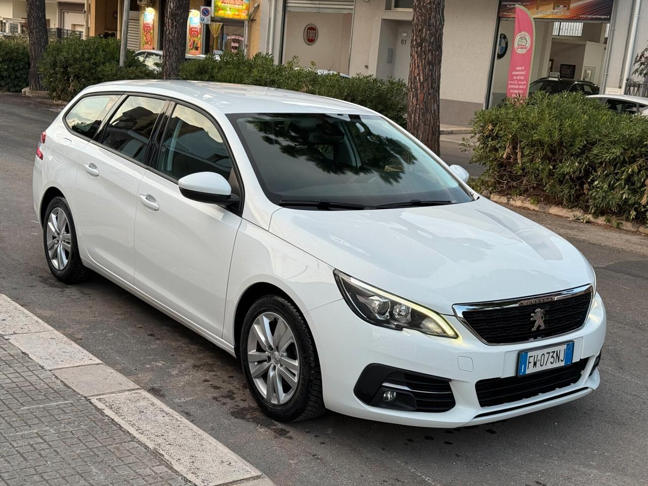 Peugeot 308 1.5 BlueHDi 100 SW NAVI CARPLAY – 2019