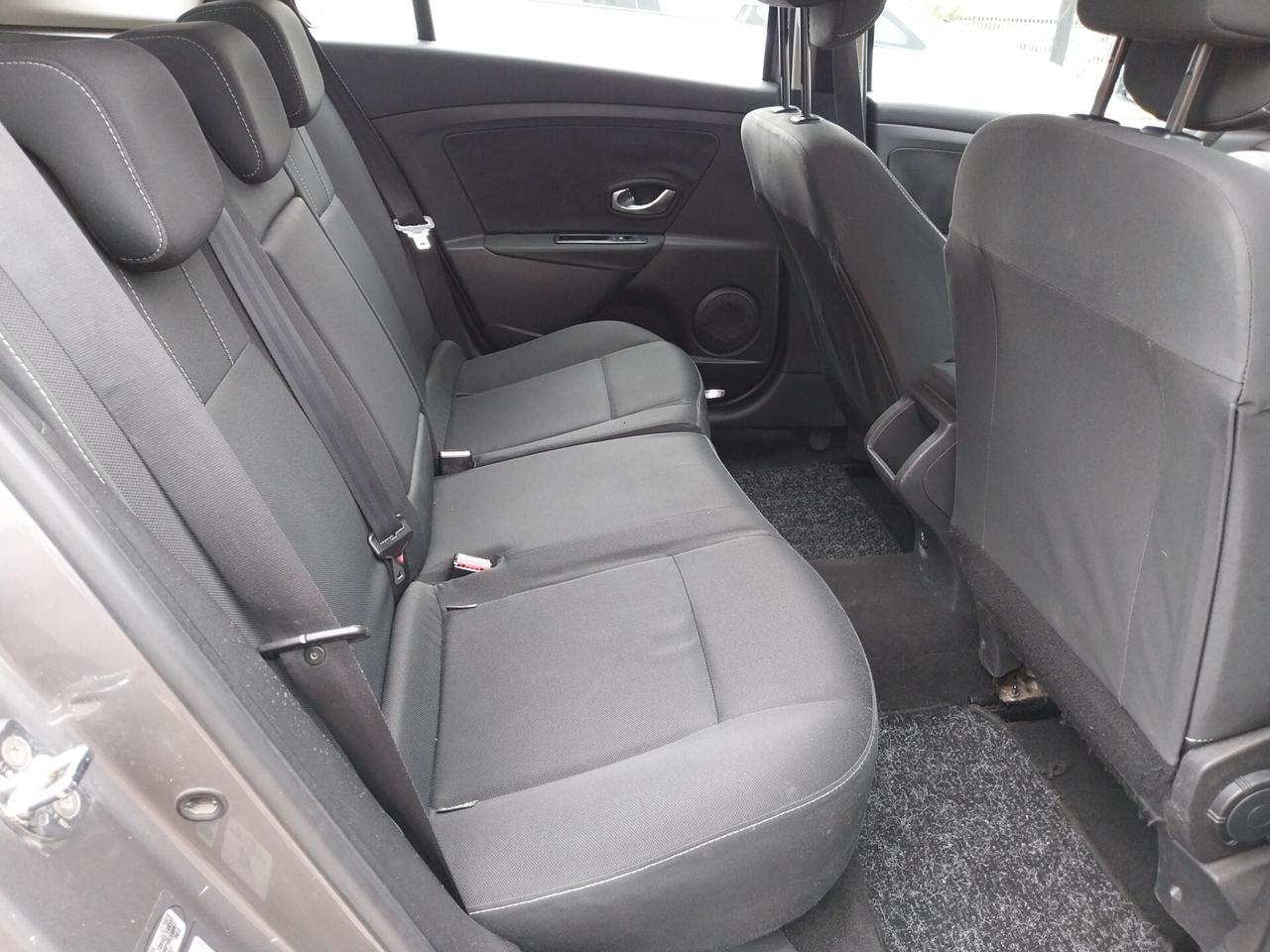 RENAULT MEGANE 1.5 DIESEL STATION WAGON 2011