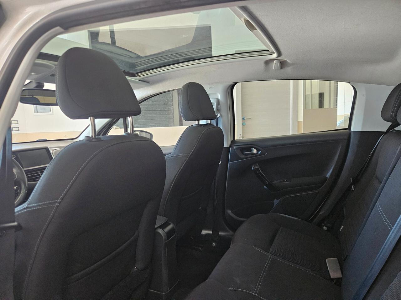 Peugeot 208 1.4 HDi 68 CV 5 porte Allure