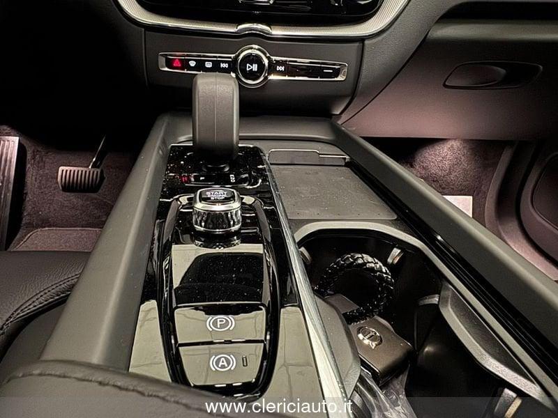 Volvo XC60 B4 (d) automatico Plus Dark - KM0