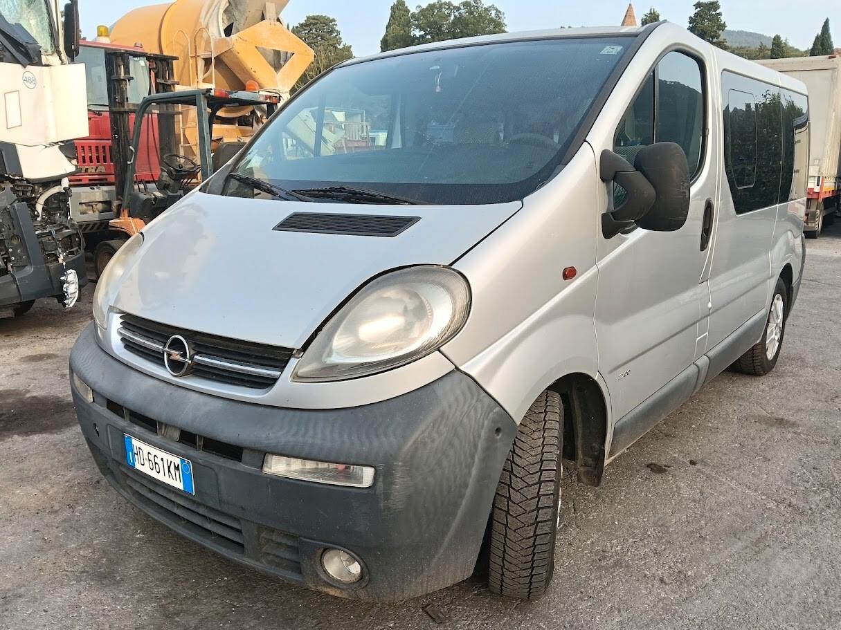 Opel Vivaro 27 1.9 DTI 8 posti + gancio traino