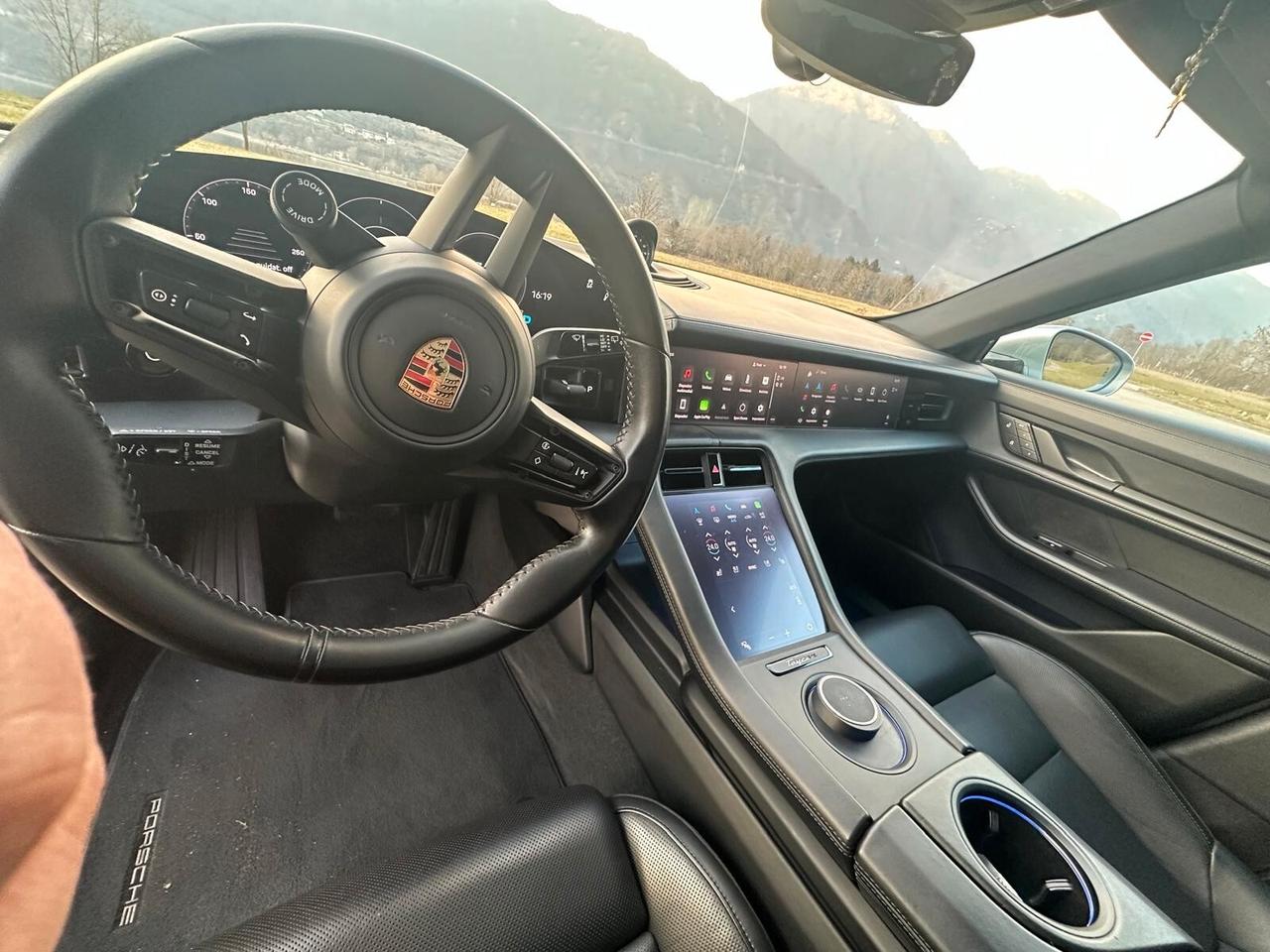 Porsche Taycan 4 Cross Turismo