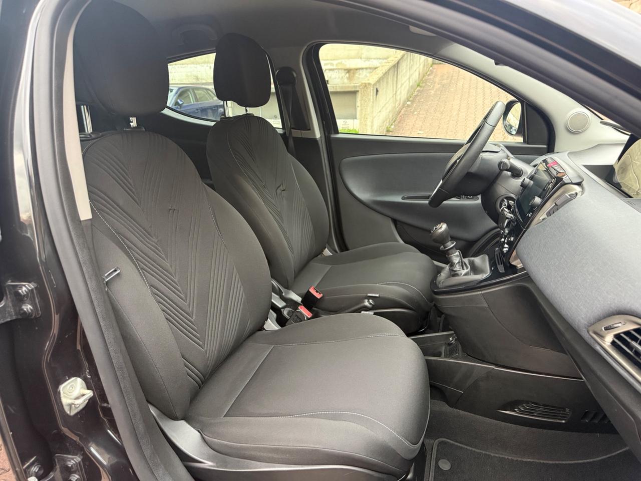 Lancia Ypsilon 1.0 Firefly Hybrid Gold PERFETTA!!!