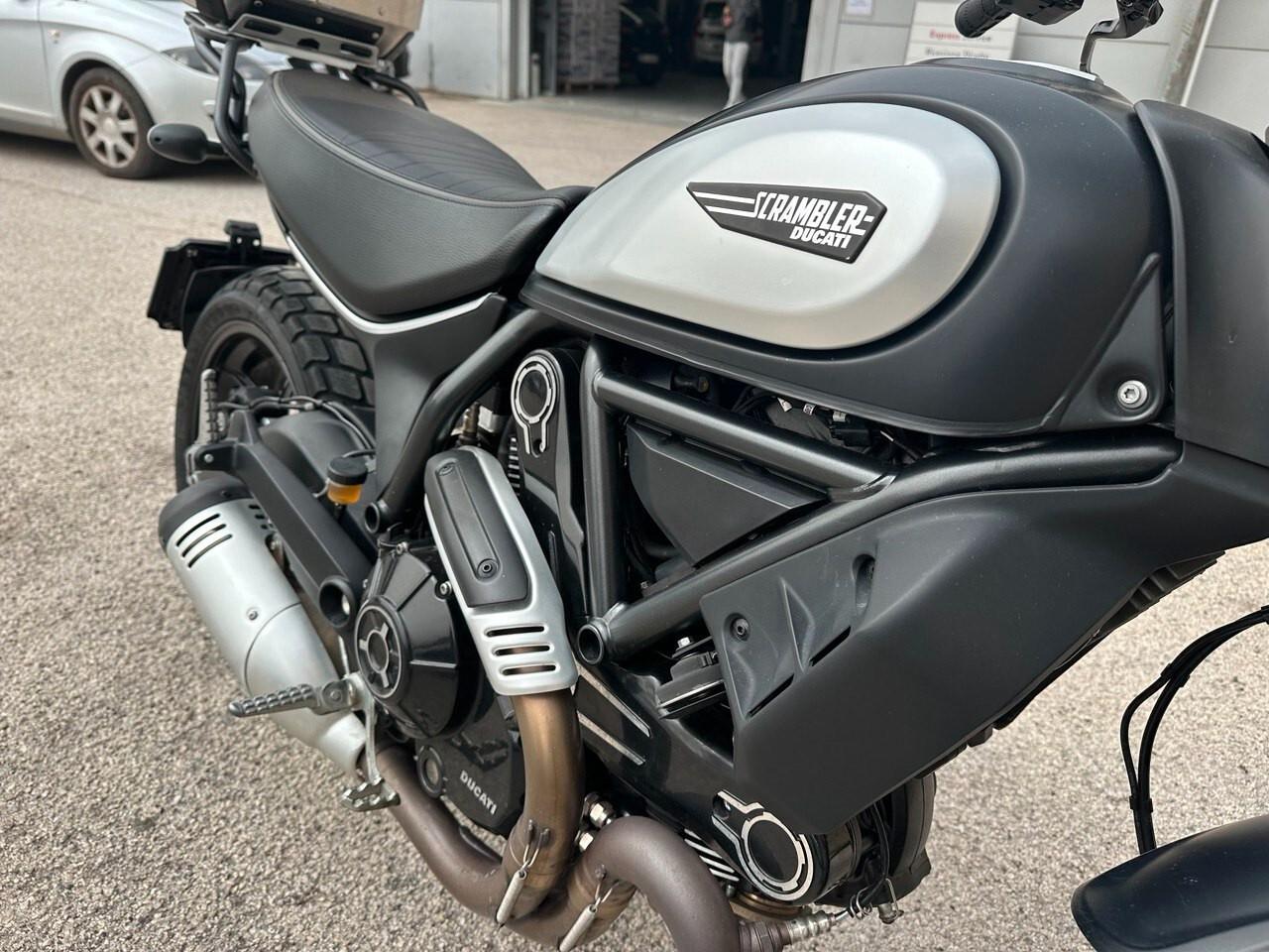 Ducati Scrambler Icon Dark 800