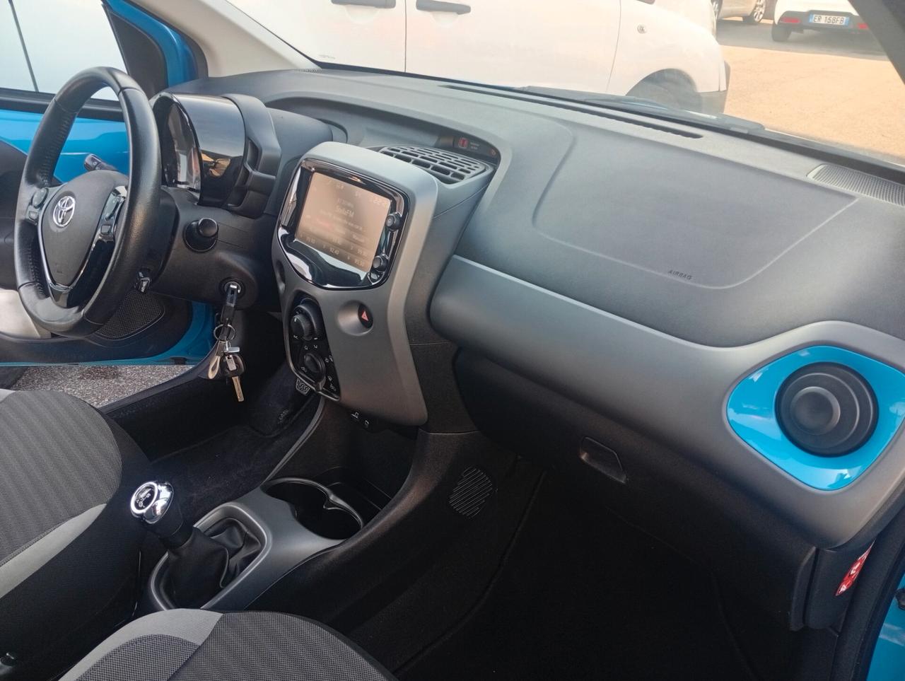 Toyota Aygo Connect 1.0 VVT-i 72 CV 5 porte x-clusiv NEOPATENTATI OK