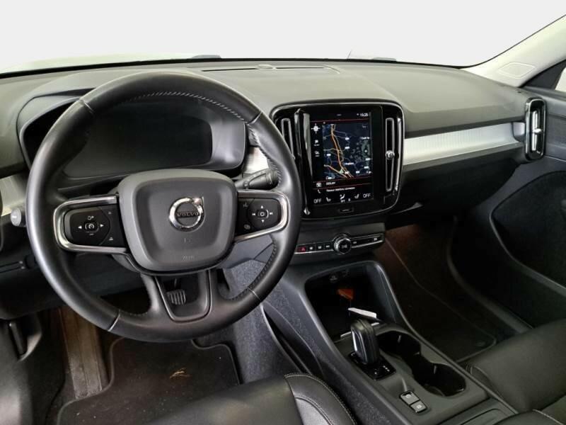 VOLVO XC40 D4 AWD GEARTRONIC MOMENTUM PRO SUV