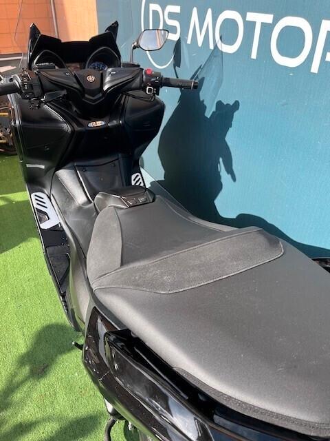 Yamaha TMAX 560 ABS SPORT GARANZIA PERMUTE FINANZIAMENTO