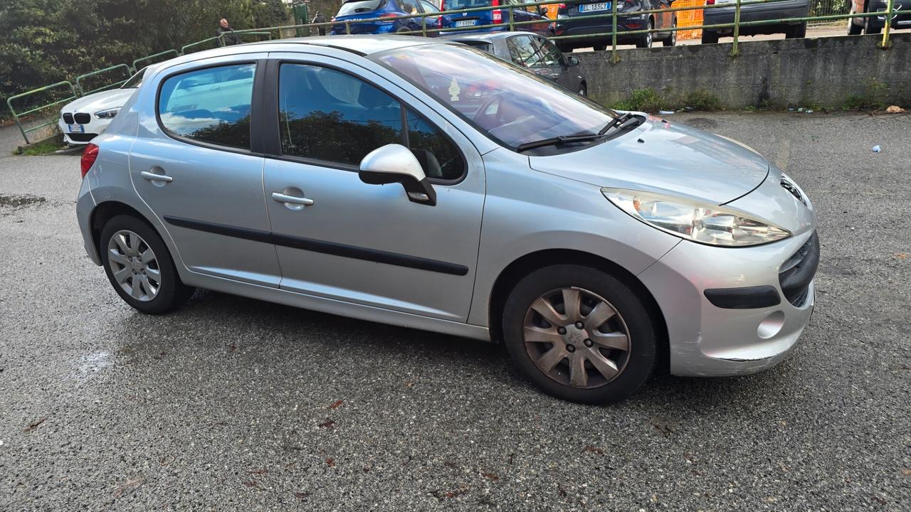 Peugeot 207 1.4 HDi 70CV 5p. XT