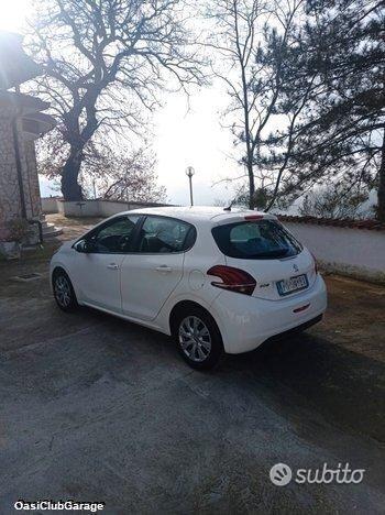 Peugeot 208 autocarro n1 4 posti