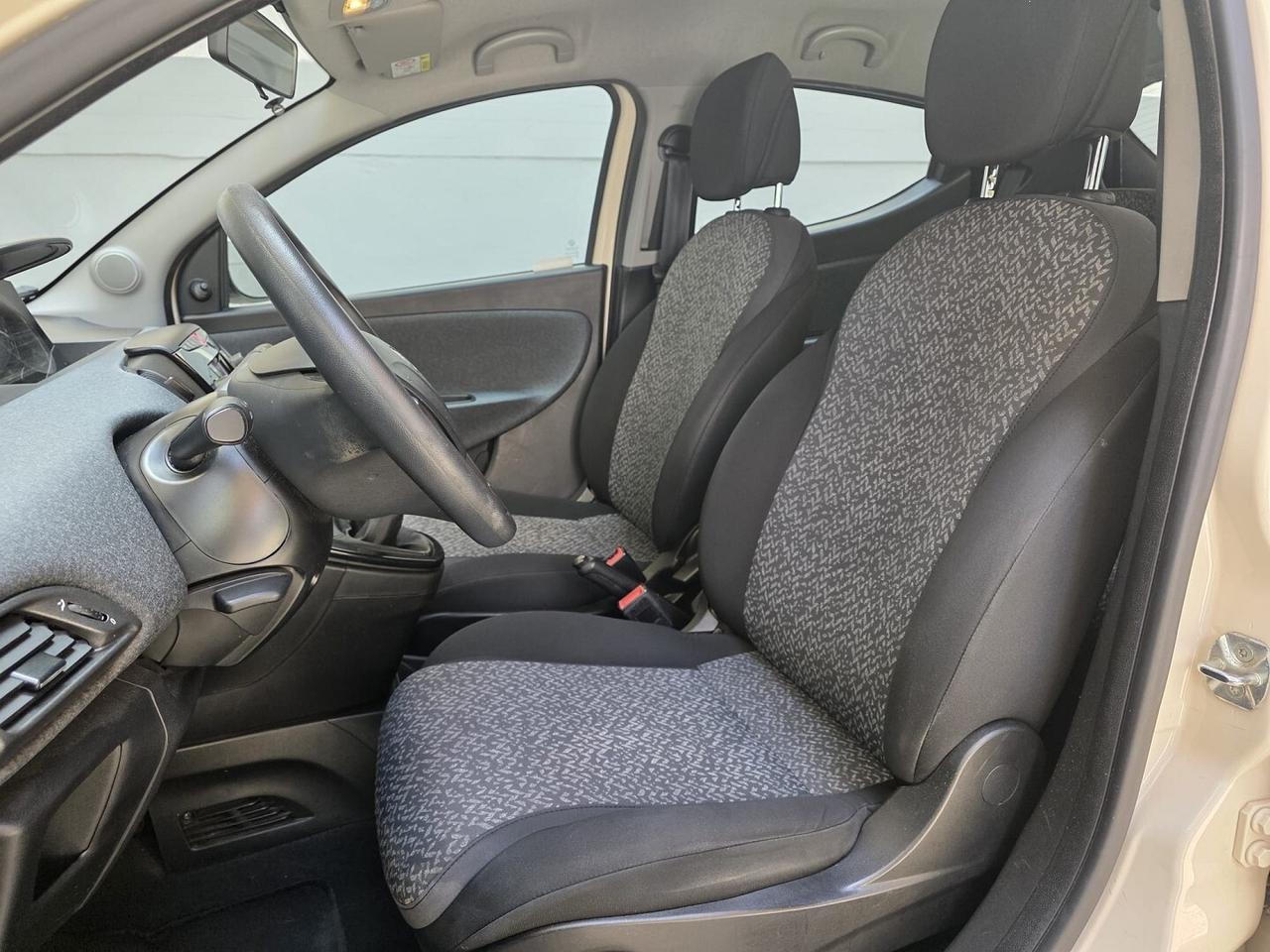 LANCIA YPSILON 1.2 - ADATTA A NEOPATENTATI