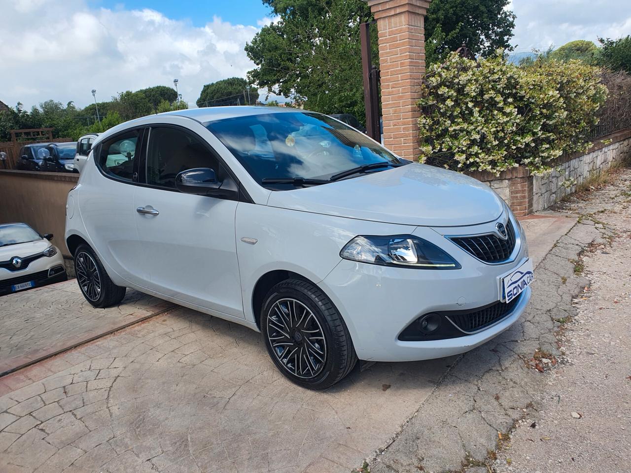 Lancia Ypsilon 1.0 FireFly 5 porte S&S Hybrid Ecochic Silver