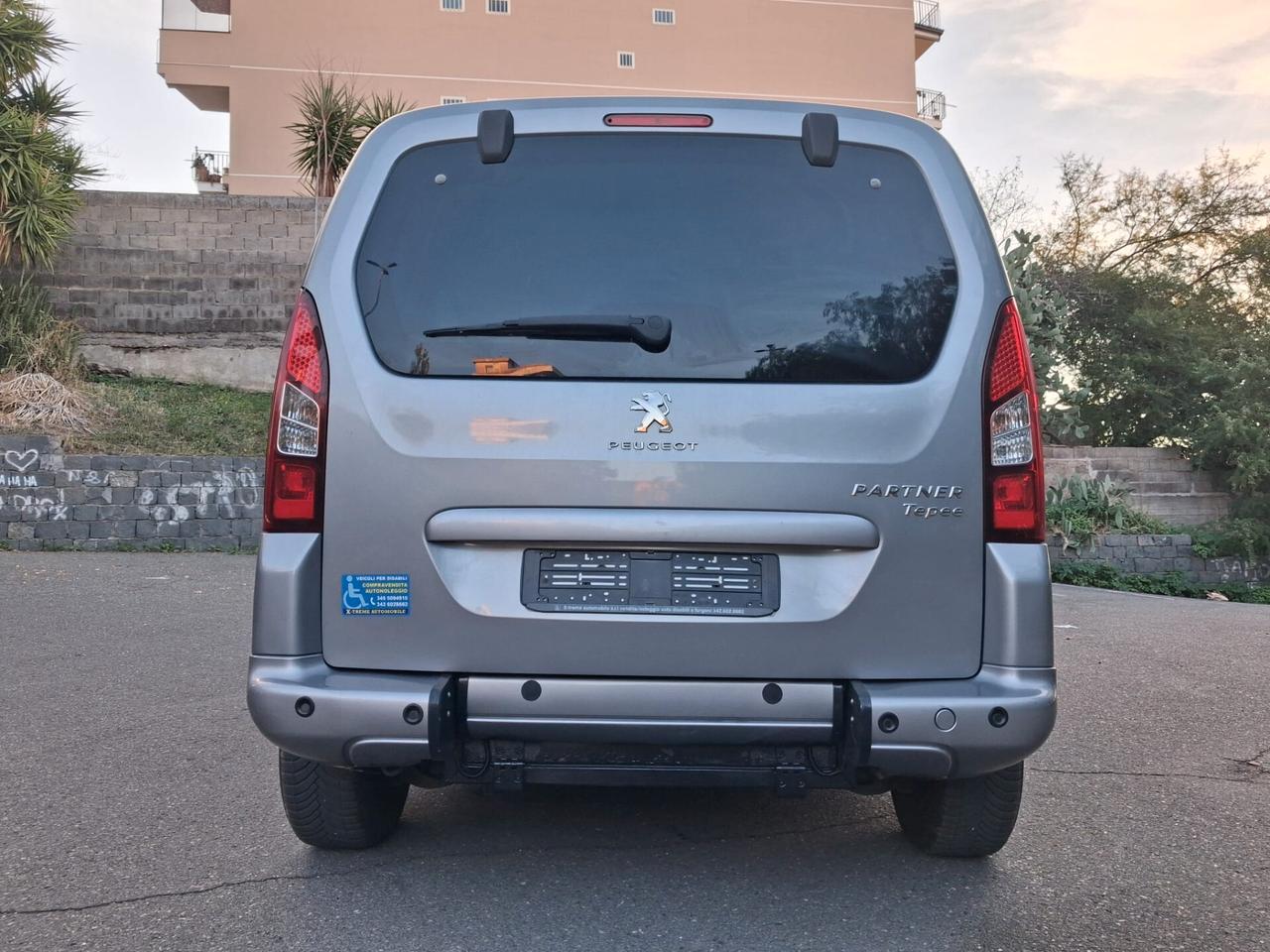 Peugeot Partner Pianale ribassato con rampa disabili in carrozzina