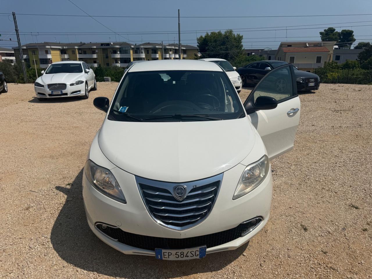 Lancia Ypsilon 1.3 MJT 95 CV 3.990€ PERMUTE