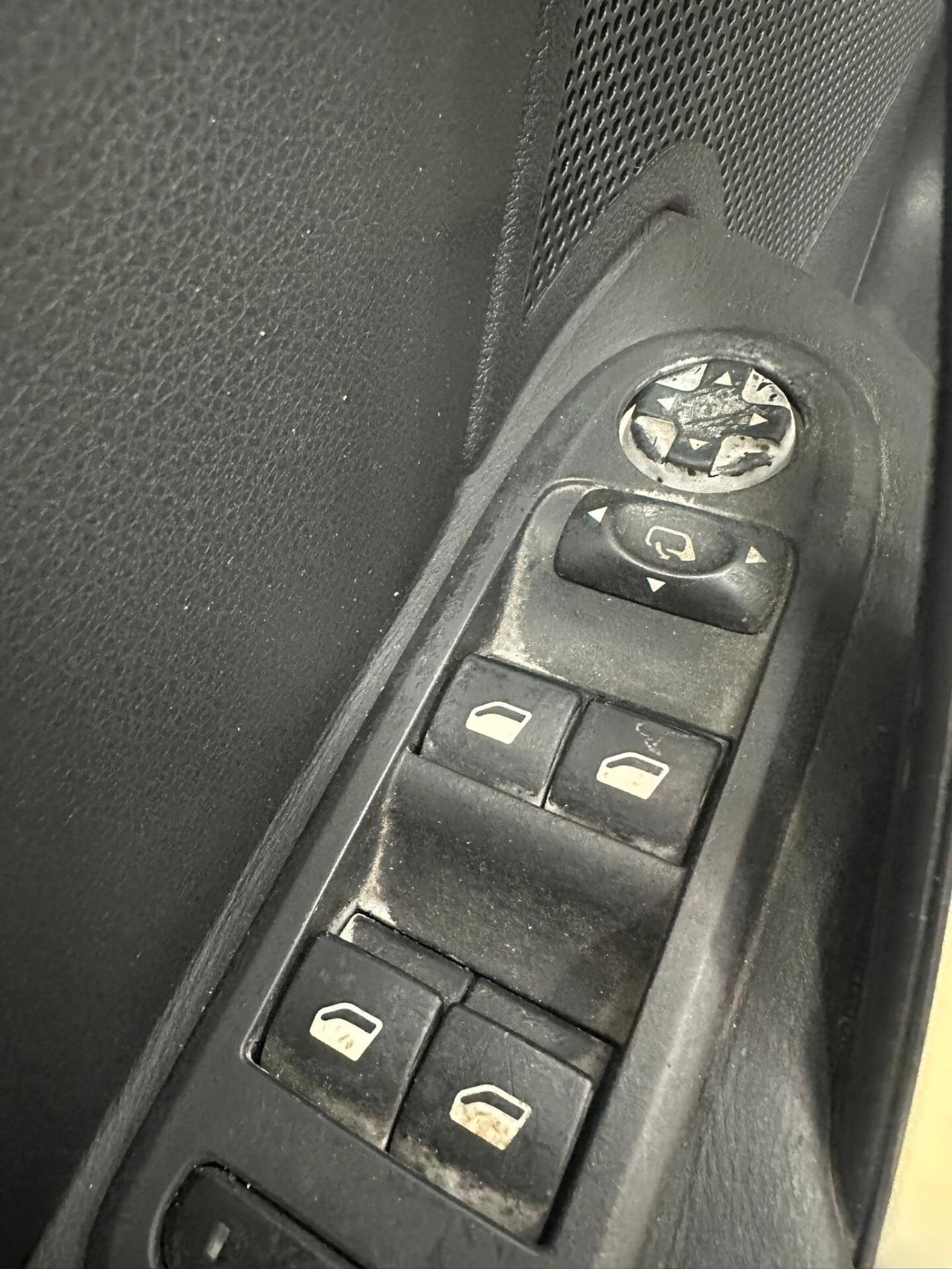 Peugeot 308 2.0 HDi 140CV CC Féline
