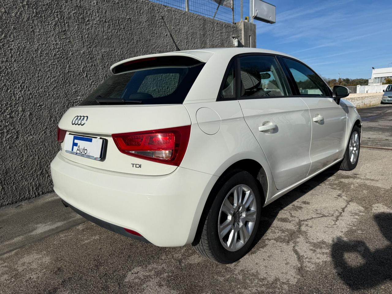 Audi A1 1.6 TDI,5 porte,LED diurni,Bluetooth,comandi al volante,ecc.
