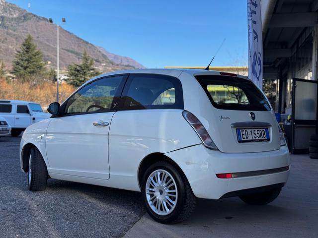 LANCIA Ypsilon 1.2 69 CV Argento NEOPATENTATI