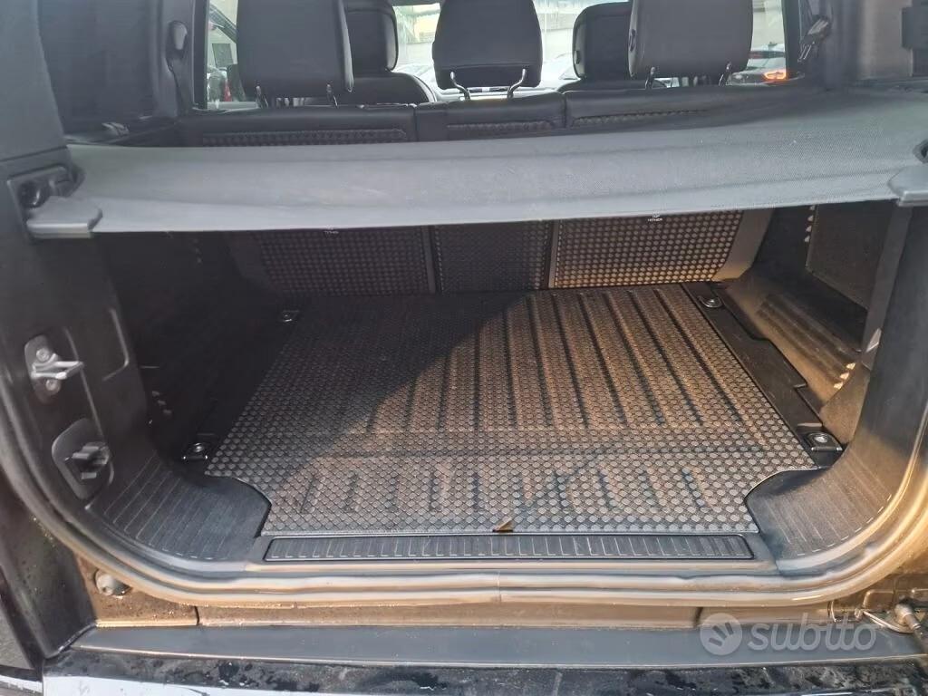 Land Rover Defender 110 3.0D I6 300 CV AWD Auto X-Dynamic SE