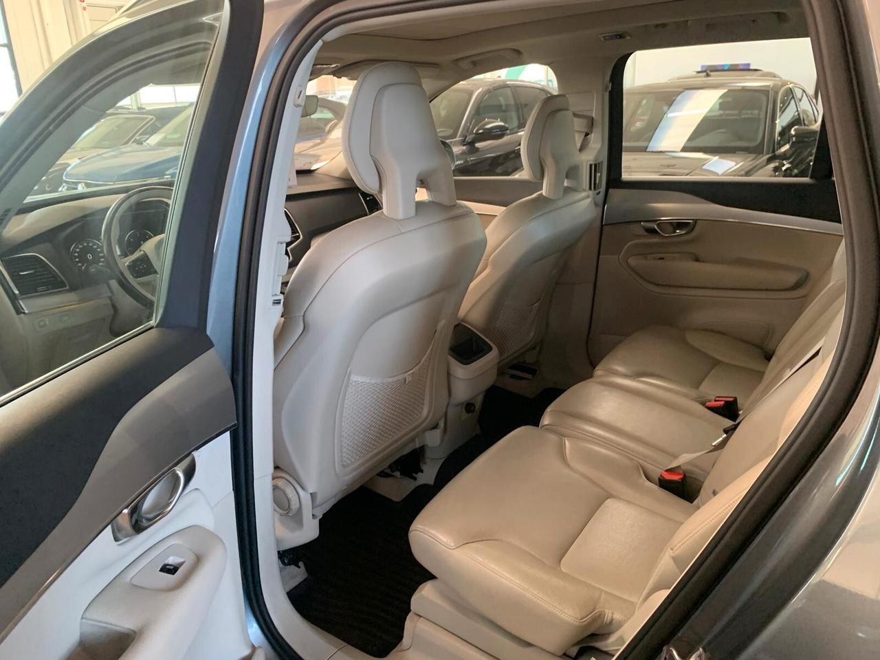 Volvo XC 90 XC90 D5 AWD Geartronic 7 posti Momentum