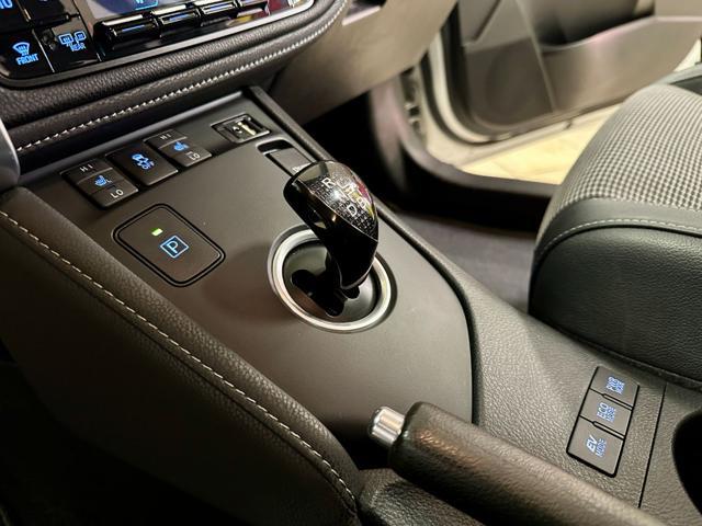 TOYOTA Auris 1.8 Hybrid XENO LED NAVI AUTOMATICO TAGLIANDI OK