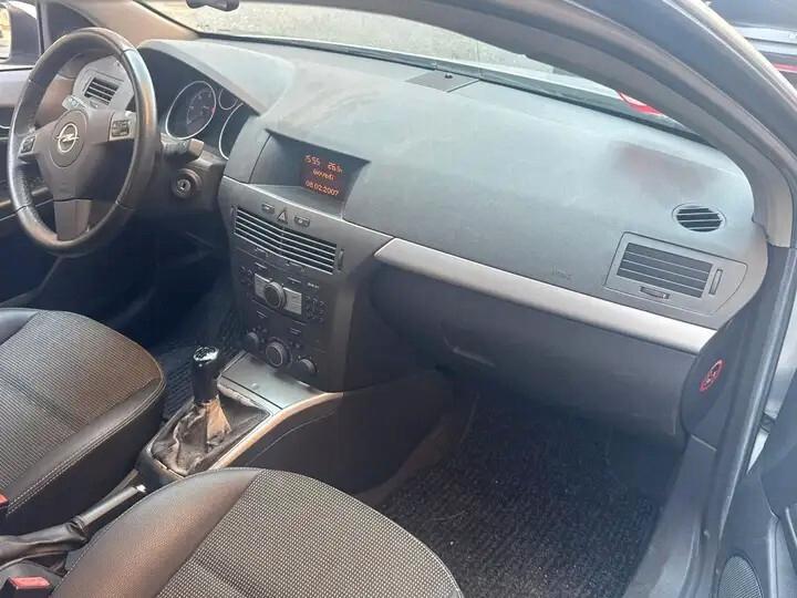 Opel Astra GTC 1.7 CDTI 120CV 3 porte Cosmo