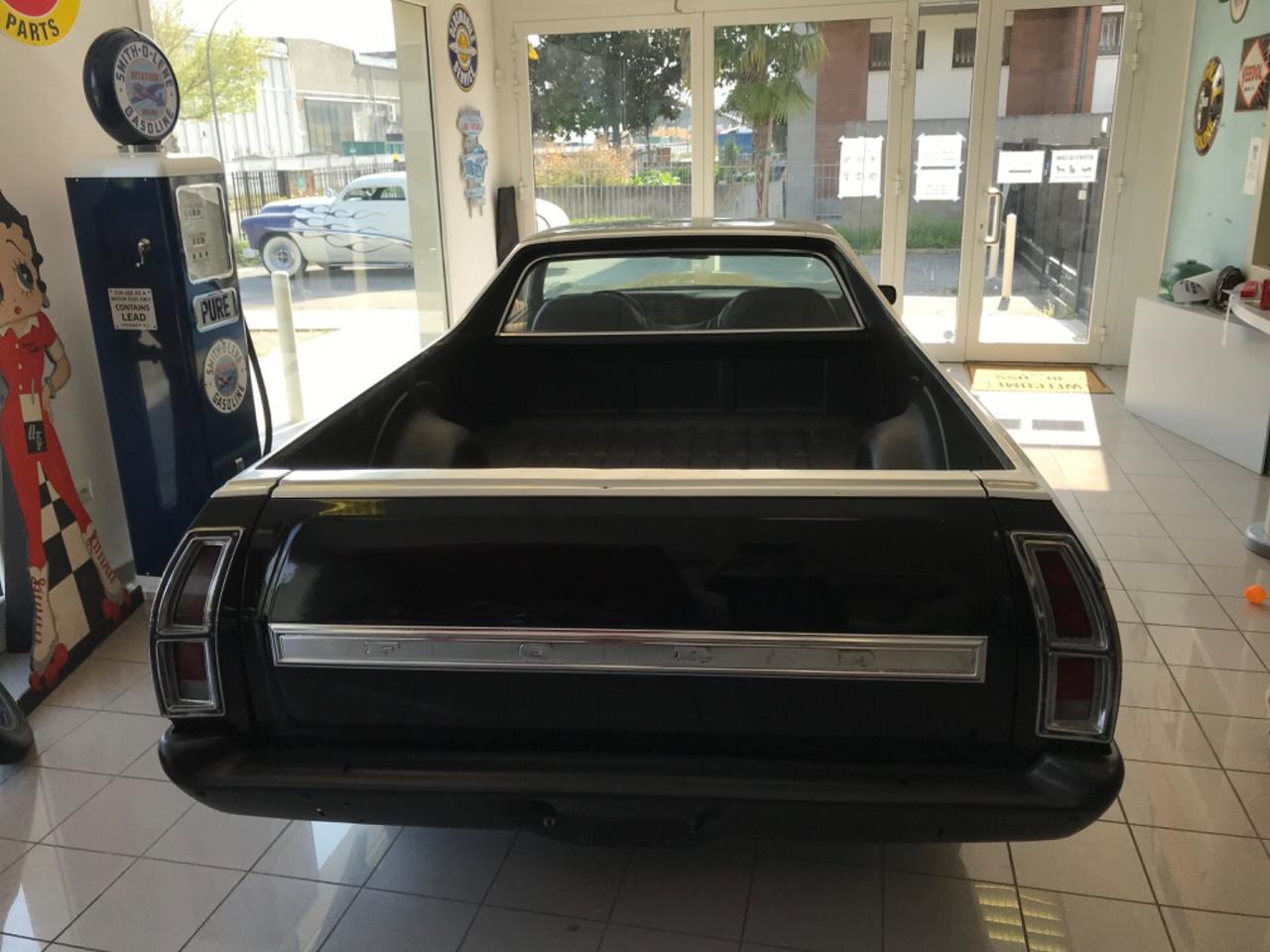 Ford Gran Torino Black & Gold