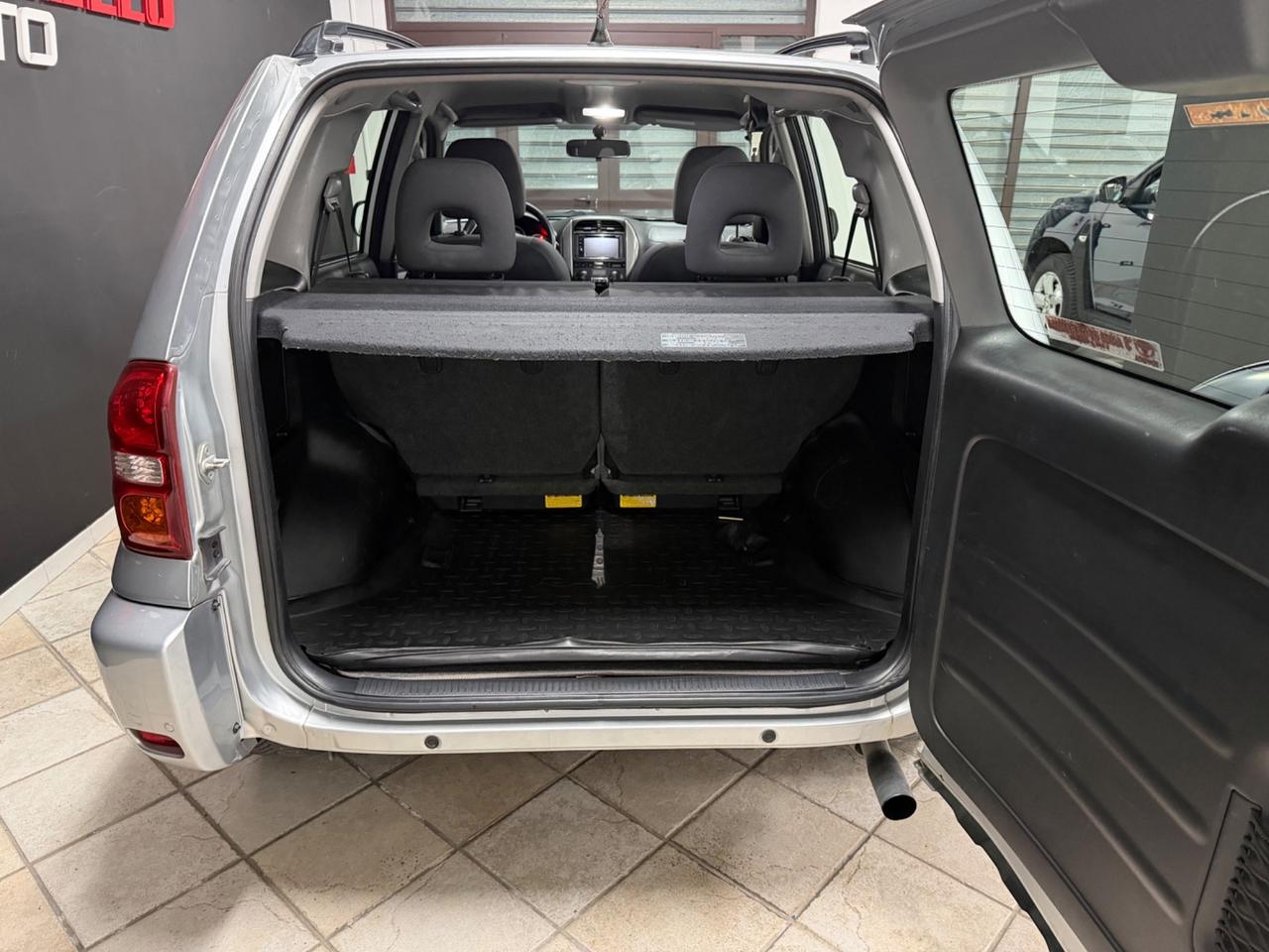TOYOTA RAV 4 2.0 D-4D (116) Sol 2005