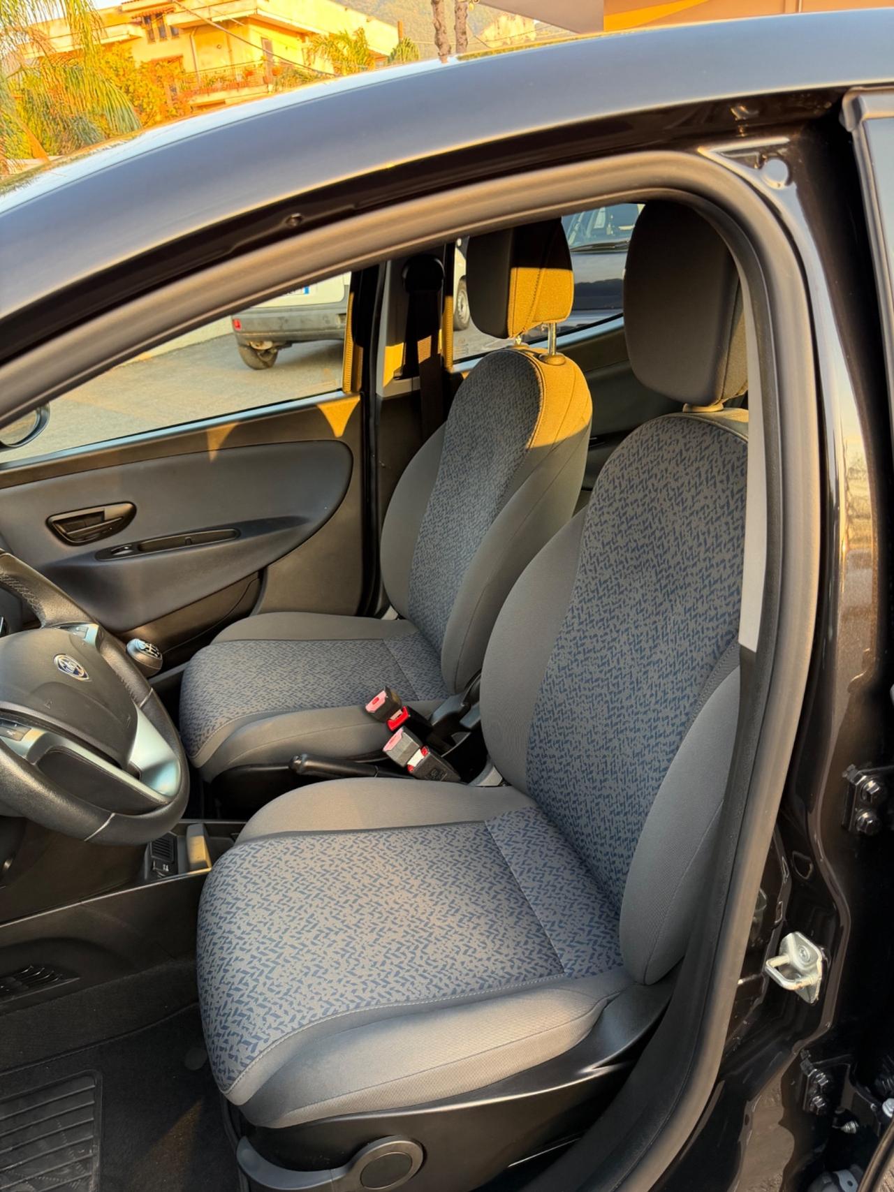 Lancia Ypsilon 1.0 FireFly 5 porte S&S Hybrid Alberta Ferretti
