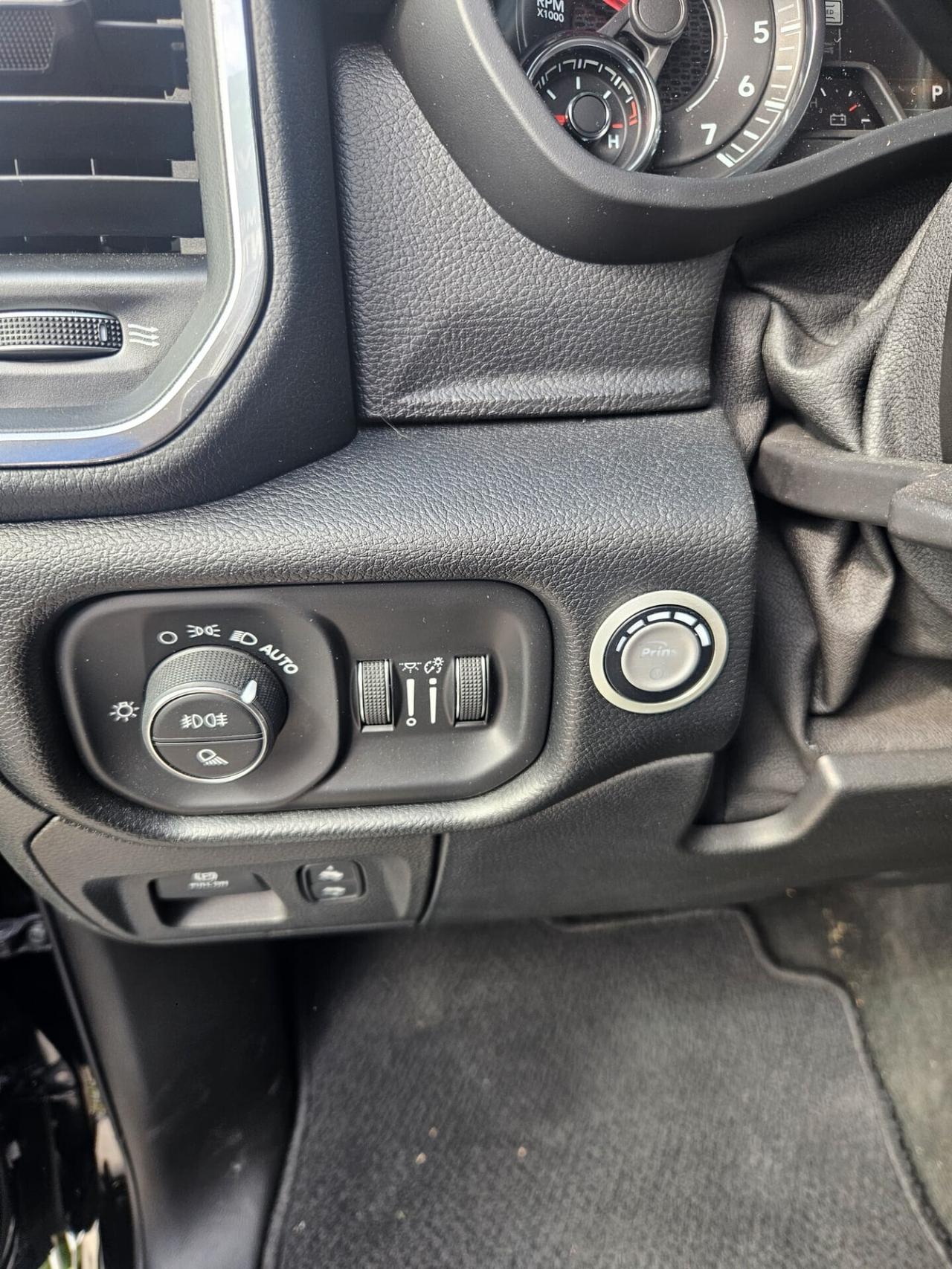 Dodge RAM 1500 5.7 GPL V8 Laramie Night ** NO IVA ESPOSTA **