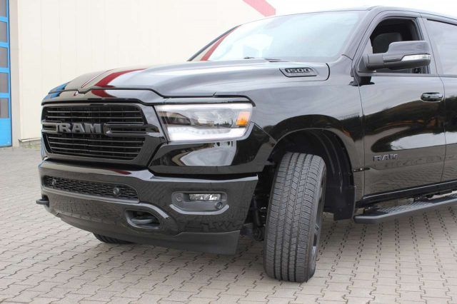 DODGE RAM 1500 Bighorn Black Crew Cab MY 2019