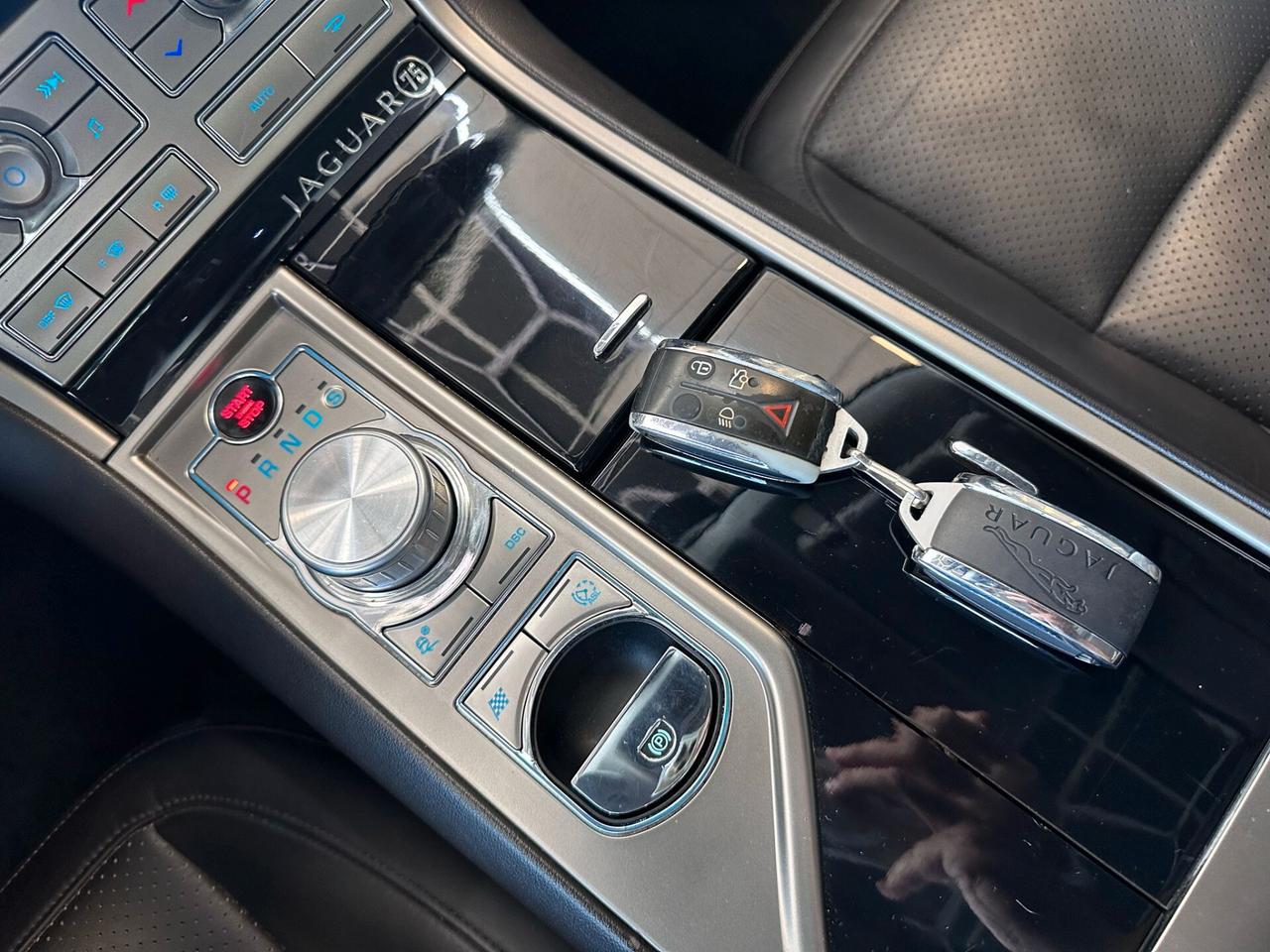 Jaguar XF 3.0 D V6 Luxury