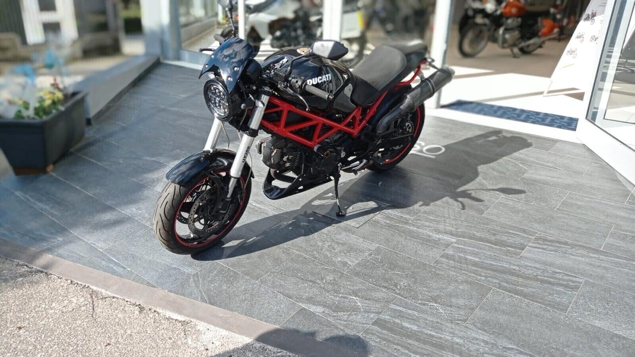 Ducati Monster 695 70cv