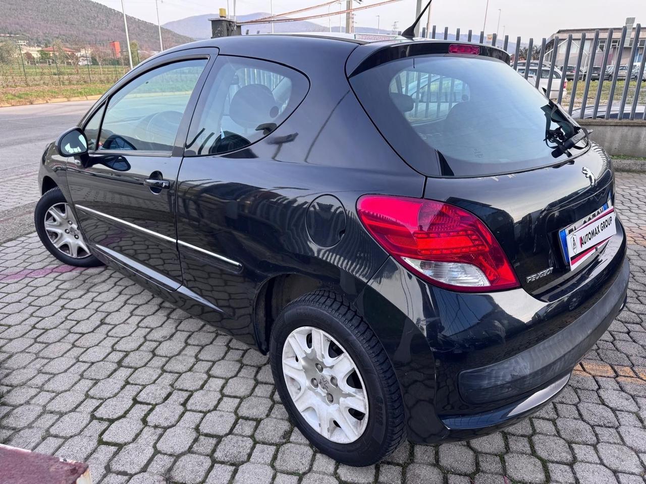 Peugeot 207 1.4 8V 75CV 3p. Special Edition