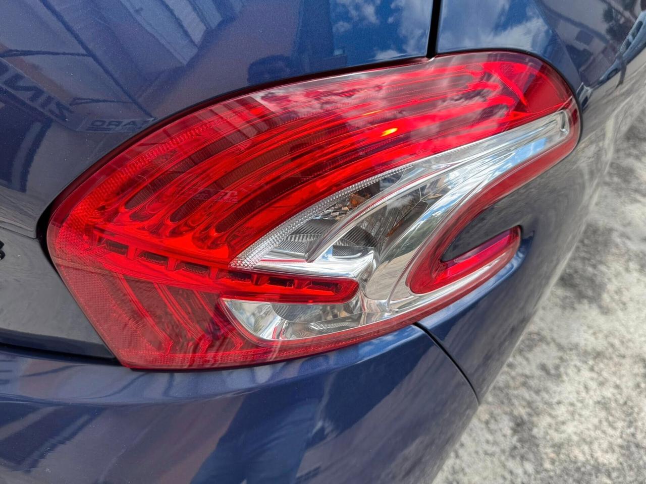 PEUGEOT 208 1.4 HDI 68 CV. ALLURE NAVI CERCHI