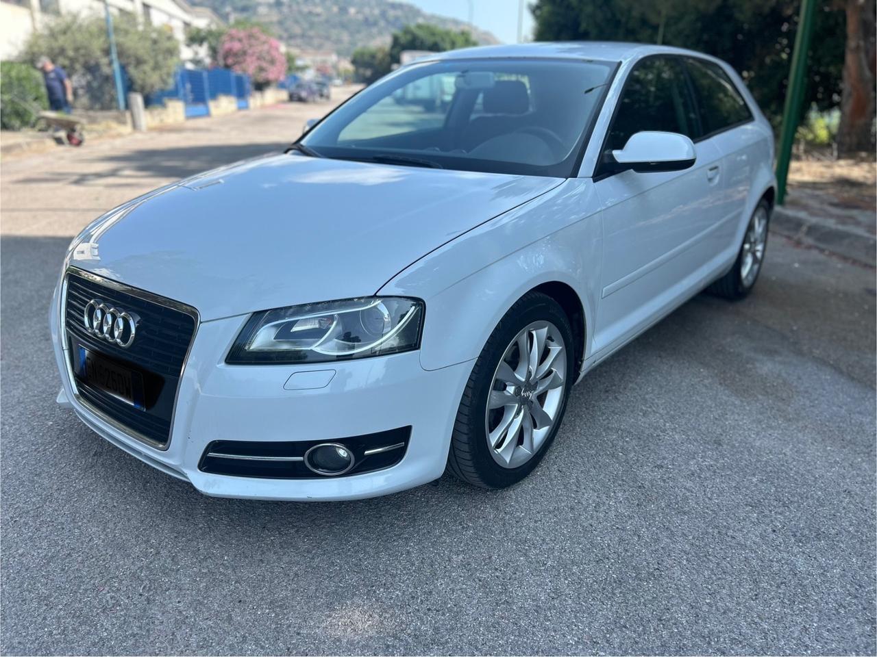 Audi A3 1.6 TDI 105 CV CR Ambiente