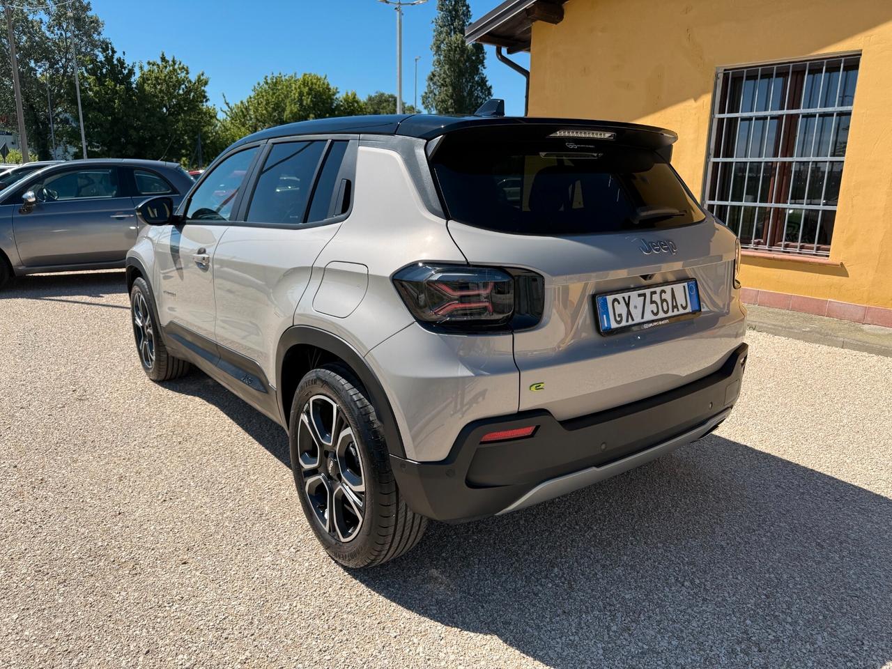 Jeep Avenger 1.2 Turbo 100 CV MHEV Summit